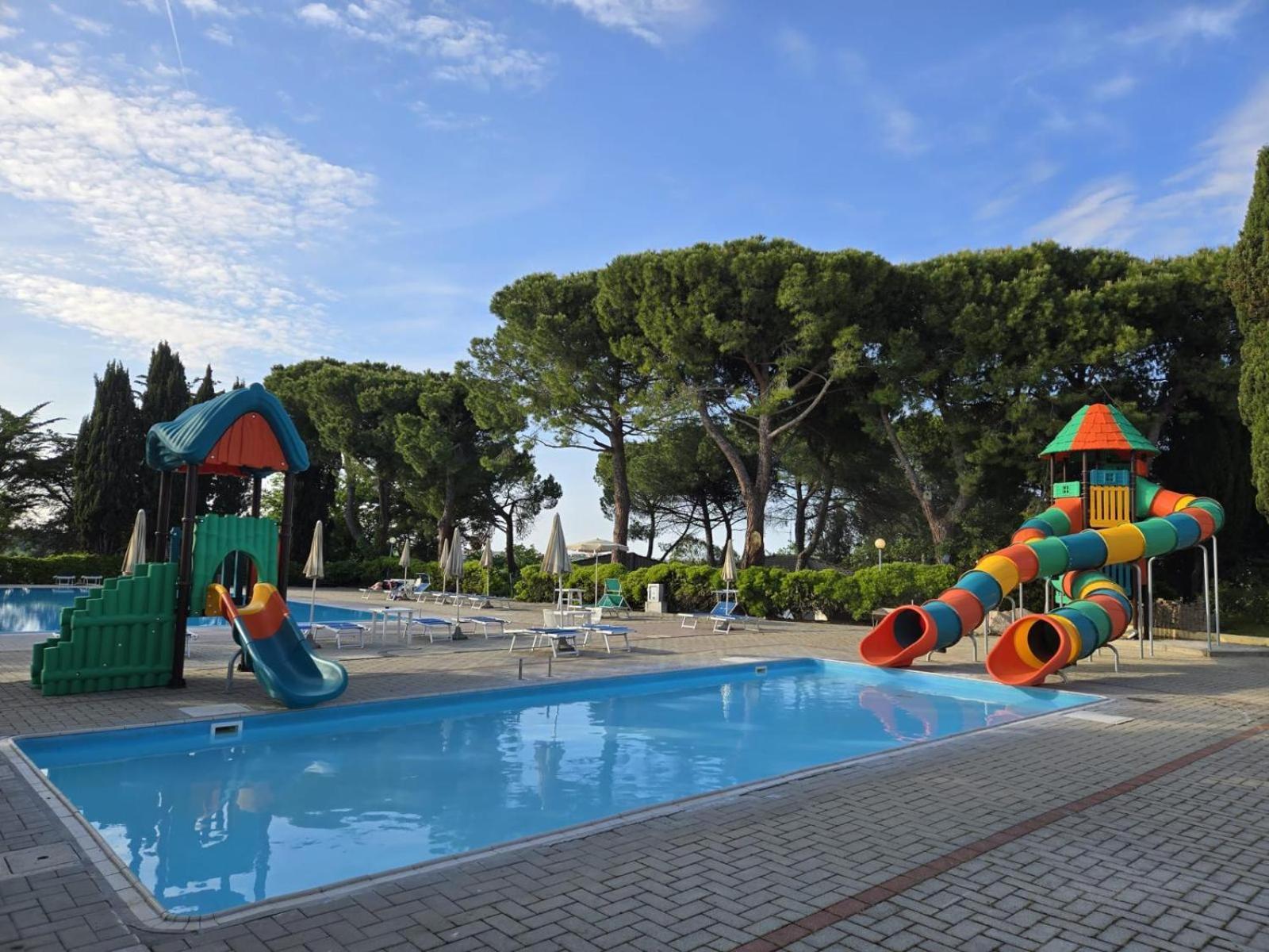 Camping Village Mar Y Sierra San Costanzo Exterior foto
