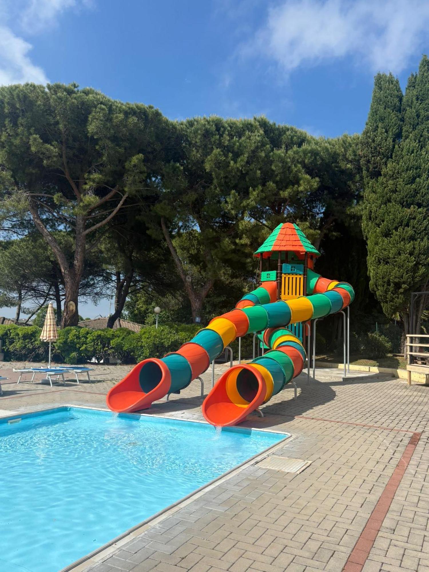 Camping Village Mar Y Sierra San Costanzo Exterior foto